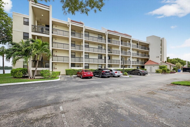 property at 118 Lake Emerald Dr
