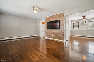 862 Dewey St in Union, NJ - Building Photo