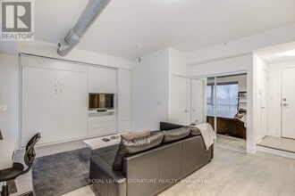 75 The Donway W in Toronto, ON - Building Photo - Building Photo