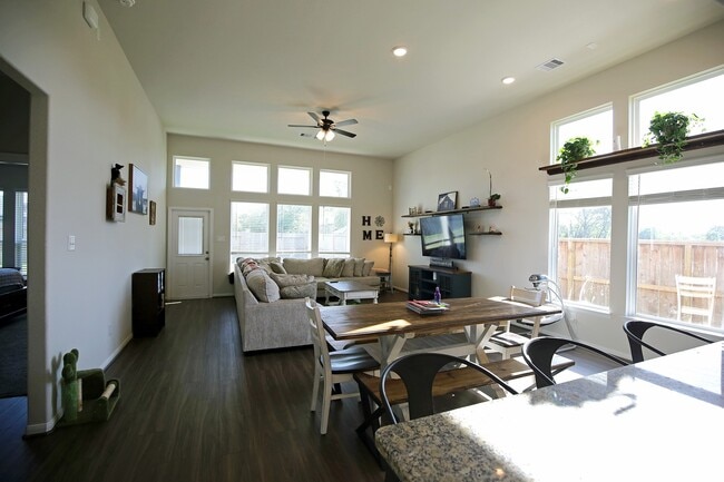 12139 Wooden Mill Ln in Santa Fe, TX - Building Photo - Building Photo