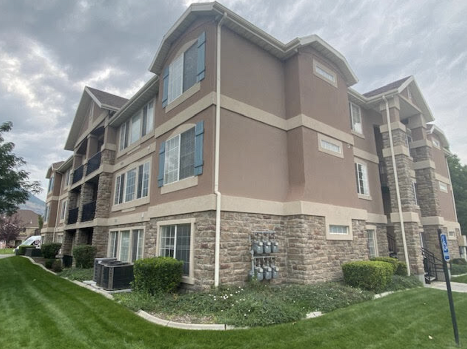 1195 W Dallin Dr, Unit R104 in Pleasant Grove, UT - Foto de edificio