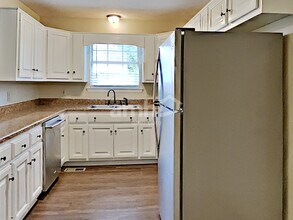 205 Apache Trail in White House, TN - Building Photo - Building Photo
