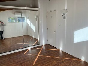 21621 DuPont St in Chatsworth, CA - Building Photo - Building Photo