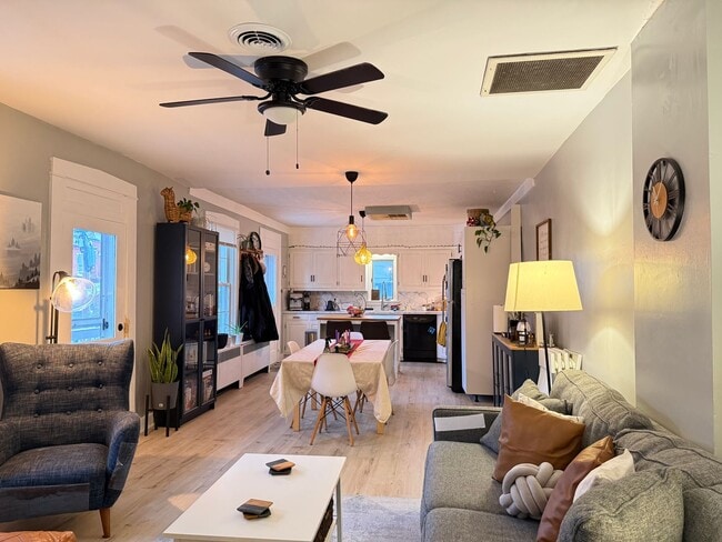 property at 217 E Walnut St