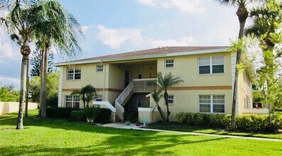 1566 SE Royal Green Cir, Unit Modern 2 Bed / 2 Bath Con in Port St. Lucie, FL - Building Photo - Building Photo