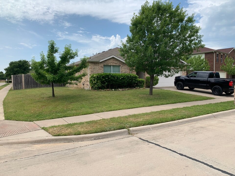 4516 Napa Valley Dr in Argyle, TX - Foto de edificio