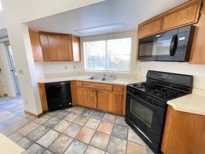 1416 Village Meadows Dr in Lompoc, CA - Building Photo - Building Photo