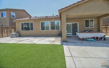 5900 Warren Ridge Dr in Bakersfield, CA - Building Photo - Building Photo