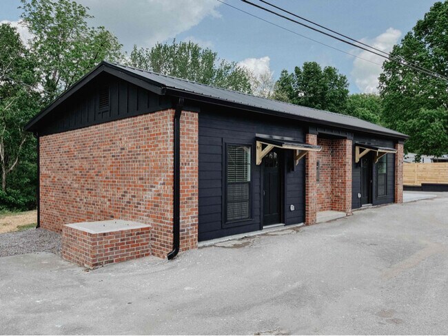 563 Sparta St-Unit -B in Spencer, TN - Building Photo - Building Photo