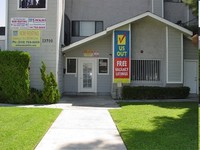 Greystone Apartments in Hawthorne, CA - Foto de edificio - Building Photo