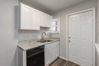 Seven Oaks Apartments in Newport News, VA - Foto de edificio - Interior Photo
