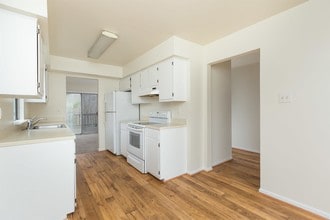 8852 Green Needle Dr in Nottingham, MD - Building Photo - Building Photo