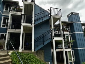 12006 NE 204th Pl in Bothell, WA - Building Photo - Building Photo