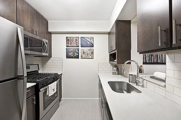 property at 2763 Morris Ave