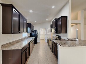 10710 Standing Stone Dr in Wimauma, FL - Building Photo - Building Photo