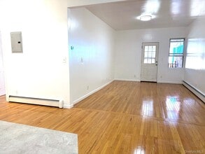 235 Starr St in Brooklyn, NY - Building Photo - Building Photo