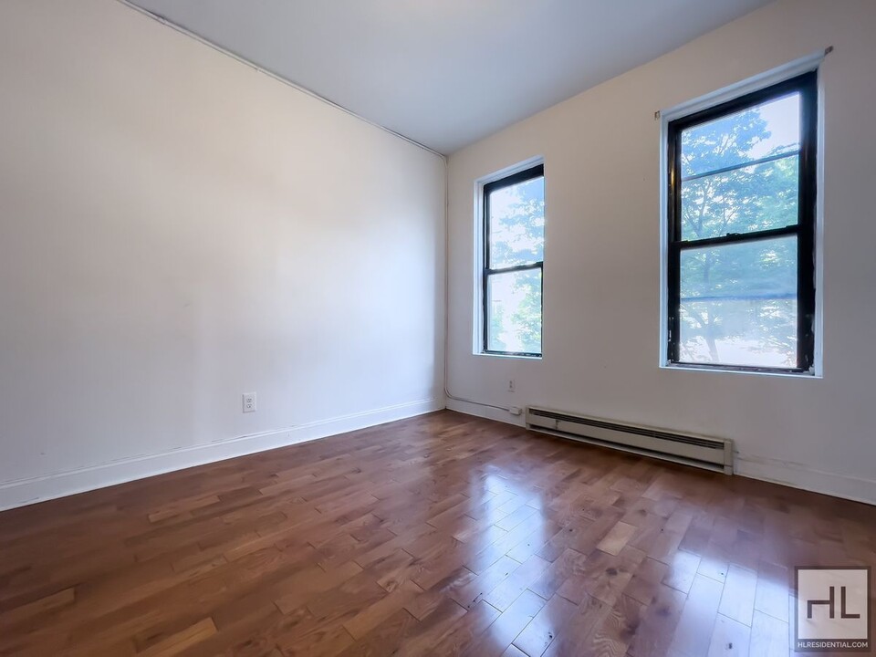 311 Troutman St in Brooklyn, NY - Building Photo