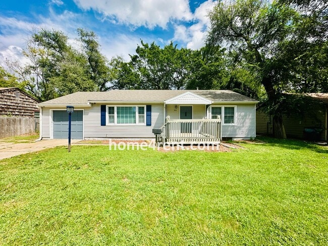 property at 804 S Weaver St