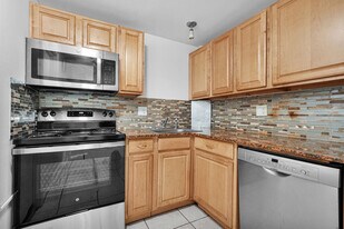 9 NE 19th Ct in Wilton Manors, FL - Building Photo