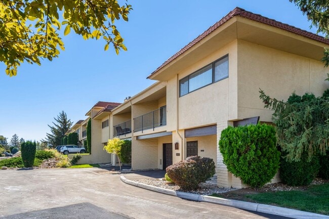 3447 Skyline Blvd in Reno, NV - Building Photo - Building Photo