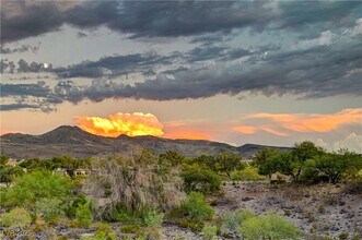 105 Fountainhead Cir in Henderson, NV - Building Photo - Building Photo