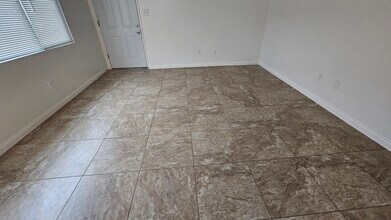 12973 13th St in Chino, CA - Foto de edificio - Building Photo