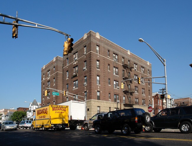 4500 Jf Kennedy Blvd in North Bergen, NJ - Building Photo - Building Photo