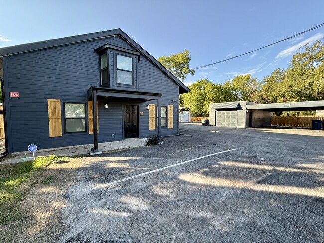 2204 W San Antonio St