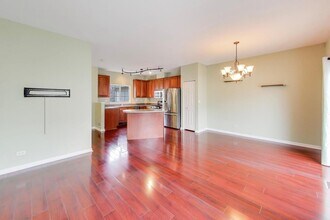 2427 Daybreak Ct in Elgin, IL - Building Photo - Building Photo