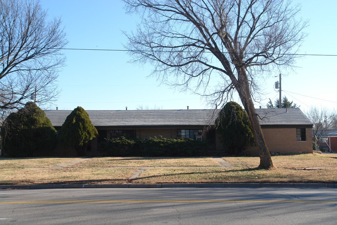632-638 S Woodlawn St in Wichita, KS - Building Photo