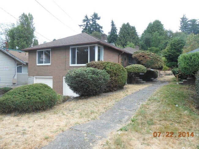 7414 Rainier Ave S in Seattle, WA - Building Photo - Building Photo