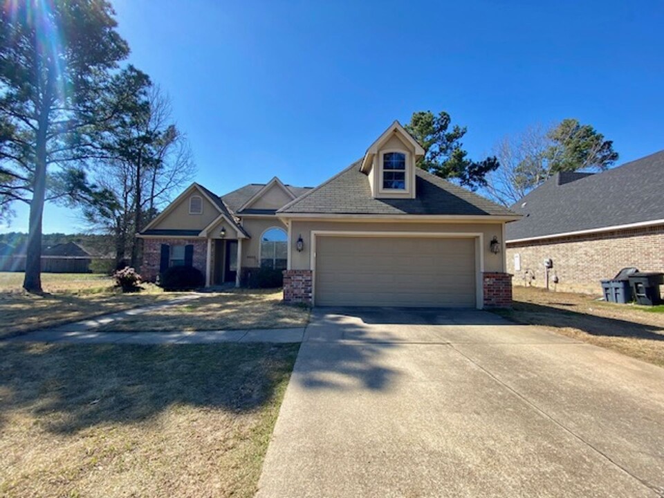 9056 Cottage Ridge Dr in Shreveport, LA - Building Photo