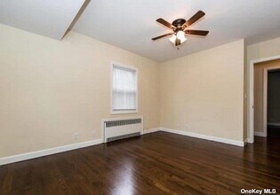 43 Clifford Pl in East Norwich, NY - Building Photo - Building Photo