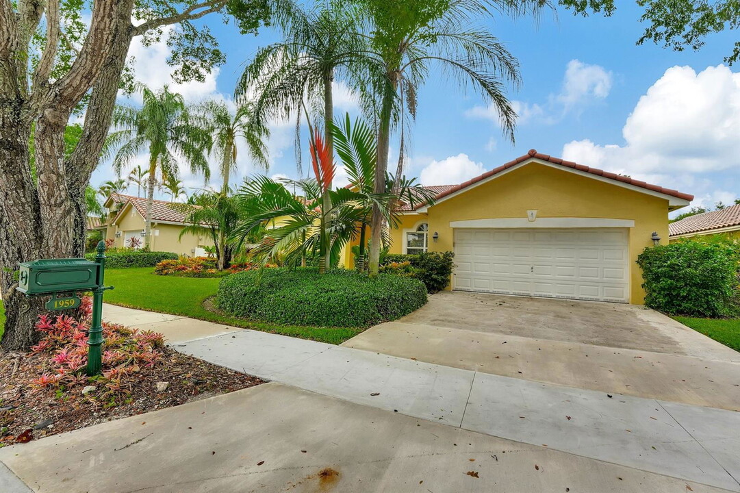 1959 Water Ridge Dr in Weston, FL - Building Photo