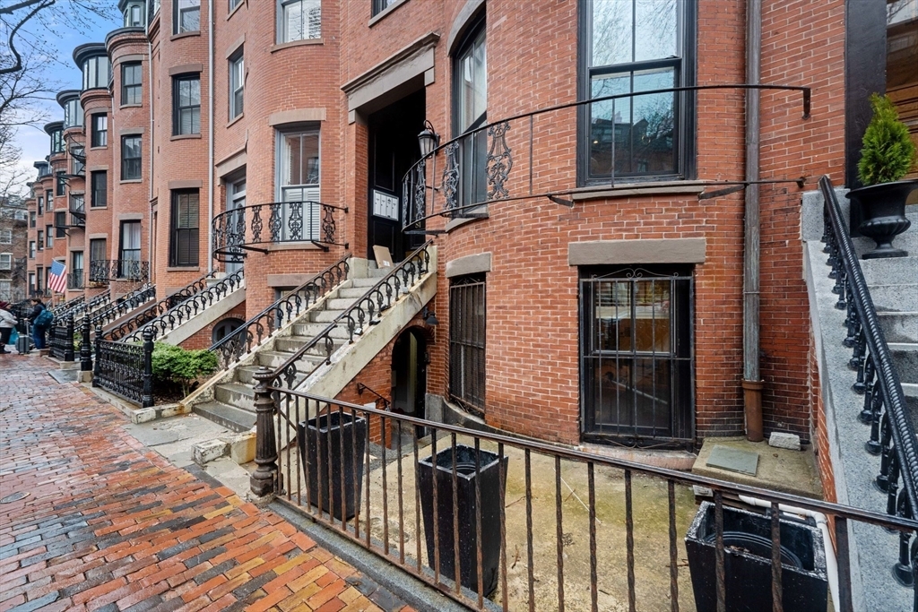 81 Waltham St in Boston, MA - Building Photo