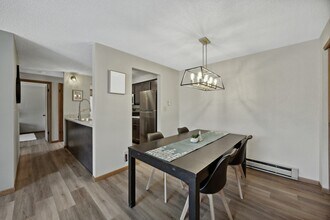 902 Benton Dr in Iowa City, IA - Foto de edificio - Building Photo