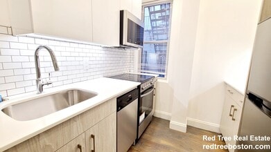 111 Park Dr in Boston, MA - Building Photo - Building Photo