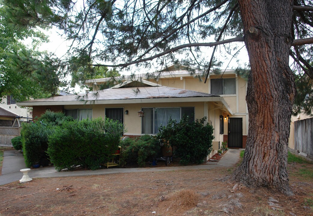 2425 Northrop Ave in Sacramento, CA - Building Photo