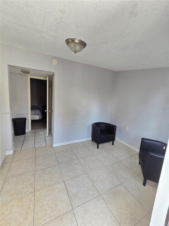 1036 SW 2nd St in Miami, FL - Building Photo