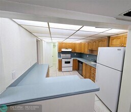 2233 Nova Village Dr in Davie, FL - Building Photo - Building Photo