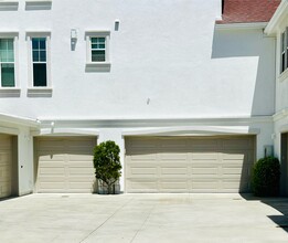 820 Harbor Cliff Way in Oceanside, CA - Foto de edificio - Building Photo