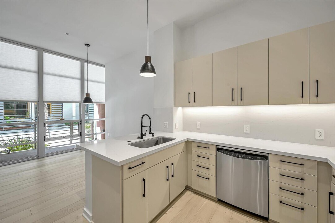 325 Berry St in San Francisco, CA - Building Photo