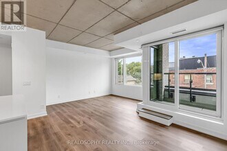 115-115 Larchmount Ave in Toronto, ON - Building Photo - Building Photo