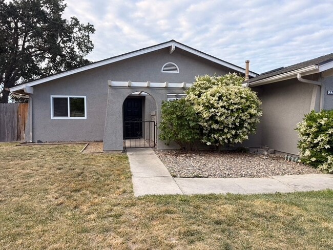 property at 3285 Oak Knoll Dr