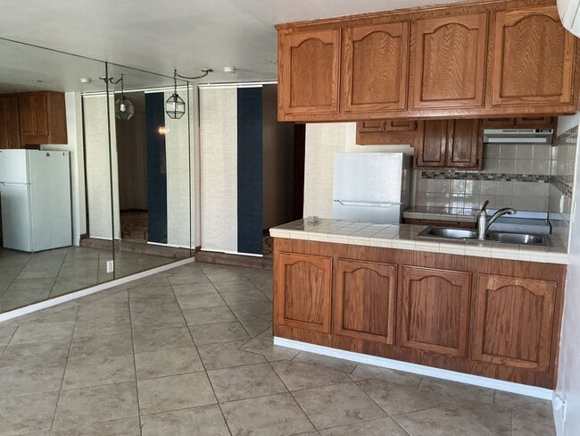 17210 Newhope St in Fountain Valley, CA - Building Photo - Building Photo