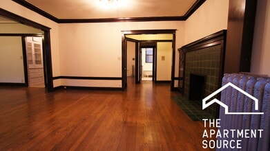 2434 N Sawyer Ave, Unit 1E in Chicago, IL - Building Photo - Building Photo