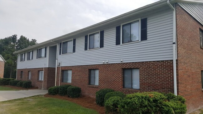 Meadowfield Apartments in Summerton, SC - Building Photo - Primary Photo