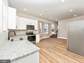 2919 Woodland Ave in Baltimore, MD - Foto de edificio - Building Photo