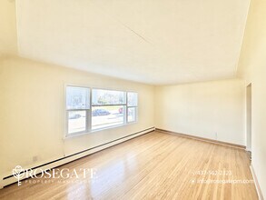 1240 Queen's Blvd in Kitchener, ON - Building Photo - Building Photo