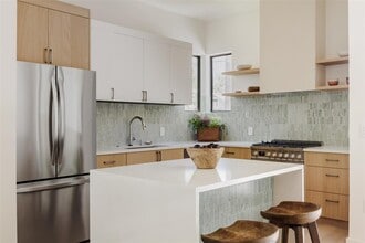 2206 Holly St in Austin, TX - Building Photo - Building Photo